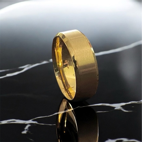 Stainless Steel Men’s Matte and Polished Gold 8mm ring - Size 10 - Final price! - Picture 3 of 6